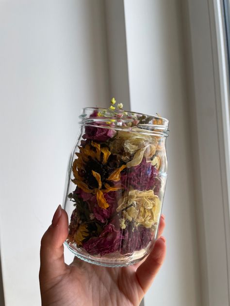 Jar Of Dried Flowers, Dried Flowers In A Jar, Dried Flower Jar, Mini Jars Ideas, Saving Flowers From Boyfriend, What To Do With Flowers, Dried Flowers Ideas, Flower Jars, Jar Of Flowers