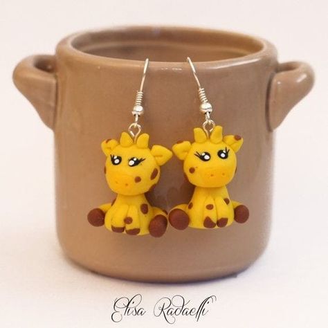 Giraffe Earrings, Bake Clay, Polymer Clay Kawaii, Clay Keychain, Clay Things, Polymer Clay Animals, Cute Polymer Clay, Polymer Clay Miniatures, Clay Animals