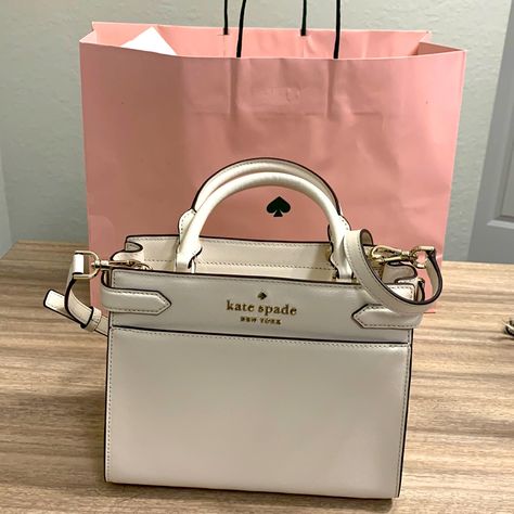 Kate Spade Aesthetic Bag, Late Spade Purse, Bags Kate Spade, White Kate Spade Purse, Kate Spade Purse Aesthetic, Kate Spade Bag Aesthetic, Kate Spade Bags, White Purse, Kate Spade Aesthetic