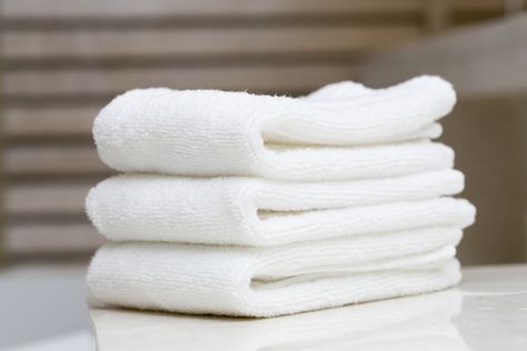 How to Make Towels More Absorbent - Canningvale Cleaning White Clothes, Best Bathroom Colors, Hotel Linen, How To Clean Gold, Washing Towels, White Bath Towels, White Hand Towels, Wash And Fold, White Bath