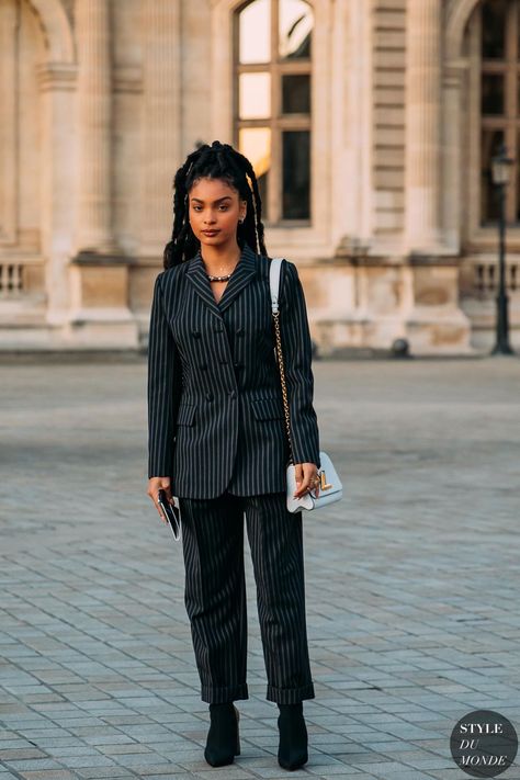 Sharon Alexie Style, Sharon Alexie Outfit, Sharon Alexie, Safari Costume, 2020 Street Style, Elegant Outfit Classy, Retro Looks, Reportage Photography, Woman Suit Fashion