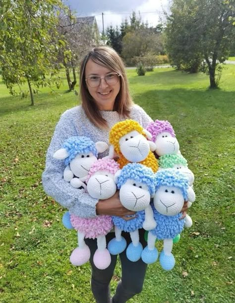 Crochet Sheep Free Amigurumi Pattern - Crafts of the Mommy Crochet Sheep Free Pattern, Crochet Lamb Pattern, Sheep Crochet, Yarn Animals, Crochet Giraffe Pattern, Crochet Stuffies, Crochet Toys Free Patterns, Crochet Stuffed Animals, Crochet Sheep