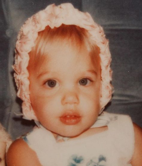 Angelina Jolie Angie Jolie, Jolie Pitt, Childhood Photos, Actrices Hollywood, Celebrity Kids, Celebrity Babies, Hollywood Celebrities, Pretty Eyes, Fav Celebs