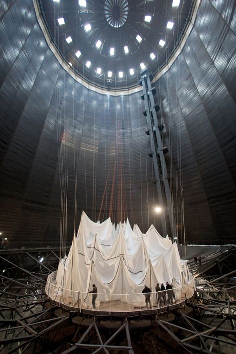 Christo And Jeanne Claude, Jeanne Claude, Theatre Set, Scenic Design, Sculpture Installation, Stage Design, Land Art, Cabaret, Public Art