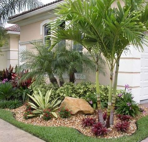 17 Small Front Yard Landscaping Ideas To Define Your Curb Appeal #diy #bushes #easy #beautifull #small #modern #country These basic yet smart front yard landscaping ideas design ideas will point you in the right direction. Palm Trees Garden, Front Yard Flowers, Front Yards Curb Appeal, Florida Landscaping, Tropical Garden Design, Small Front Yard Landscaping, Front Garden Landscape, Tropical Backyard, Florida Gardening