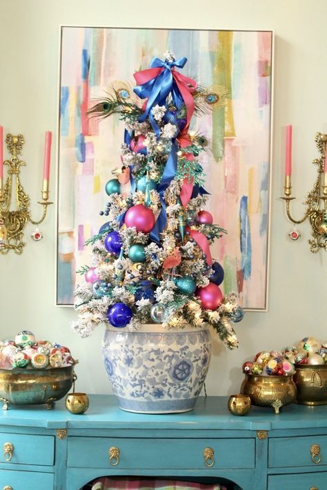 Chinoiserie Christmas Decor, Christmas Tree Inspiration White, Christmas Colorful, Chinoiserie Christmas, Tree Themes, Five Elements, Christmas Tree Inspiration, Chinoiserie Style, White Christmas Decor