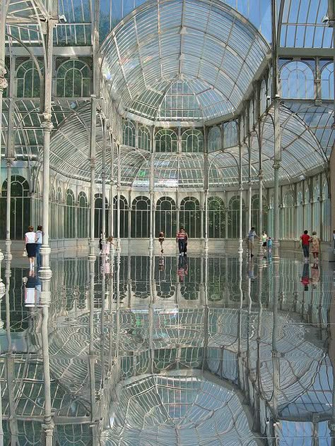 Palacio Cristal de Madrid en El Parque del Retiro... I'll be a 8-min walk from here come September!! :) Crystal Palace Madrid, Retiro Park, Visit Madrid, Art Exhibit, Crystal Palace, Spain And Portugal, Alam Yang Indah, Madrid Spain, Beautiful Architecture