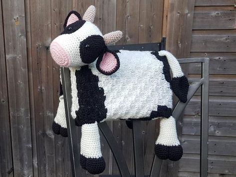 Farm Cow Folding Baby Blanket – Share a Pattern Cow Toys, Yarn Organization, Baby Blanket Size, Pram Blanket, Blanket Crochet Pattern, Farm Cow, Cadeau Baby Shower, Crochet Cow, C2c Crochet