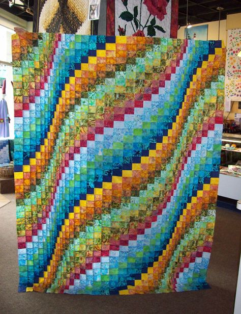 Bargello Quilt - Free Pattern & Tutorial Surf Song Bargello Quilt Pattern, Strip Quilting, Bargello Quilt Patterns, Bargello Quilt, Bargello Patterns, Bargello Quilts, Pretty Quilt, Jellyroll Quilts, Free Quilting