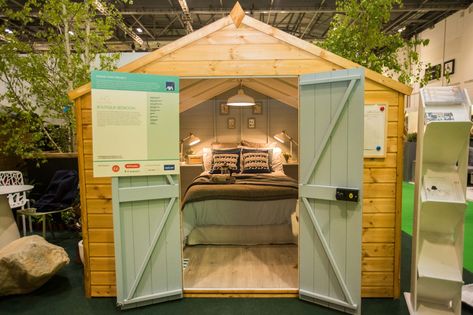 This cosy reading snug has just won the Grand Shed Project Reading Snug, Shed Bedroom Ideas, Shed Bedroom, Guest House Shed, Shed Guest House, Small Summer House, Summer House Interiors, Outdoors Ideas, Pool Shed