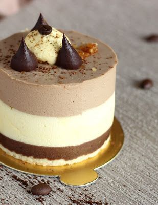 Cappuccino Mousse, Cappuccino Cake, Coffee Mousse, Cake Recipes At Home, Mousse Cake Recipe, Mousse Cakes, Chocolate Cappuccino, Waist Line, Chocolate Mousse Cake