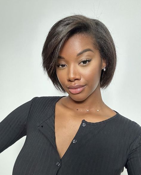 Silk Press Natural Hair Short Bob 4c, Alliyah Face, Crazy Hair Day Styles, Pressed Hairstyles, Silk Press Bob, Bob Cut Hairstyles, Natural Hair Silk Press, Natural Hair Bob Cut, Short Hair Blowout