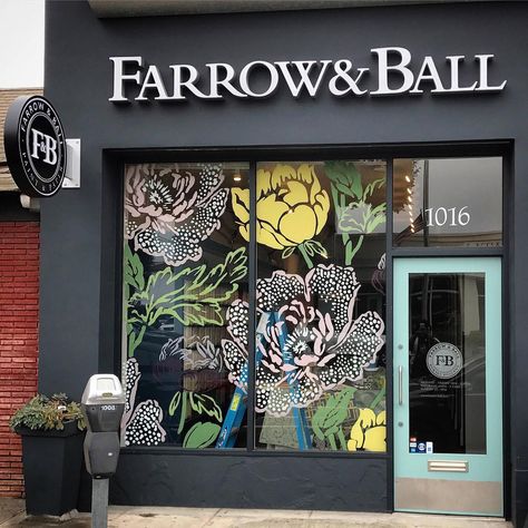 Farrow & Ball - hand painted flowers on storefront window Store Front Windows, Window Mural, Window Display Retail, Window Illustration, Decoration Vitrine, Store Window Displays, Storefront Design, Window Display Design, Spring Window