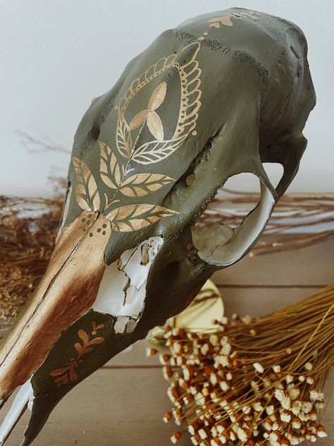 Painted Horse Skull, Savannah Core, Deer Crafts, Painted Deer Antlers, Decorative Skulls, Pig Skull, Bone Decor, Painted Deer Skulls, Painted Animal Skulls