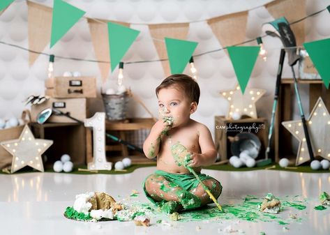 golf cake smash Golf First Birthday, Indoor Mini Golf, Cake Smash Inspiration, Cake Smash Theme, Baby Birthday Photoshoot, Dr Seuss Birthday Party, Cake Boy, Golf Cake, Golf Birthday Party