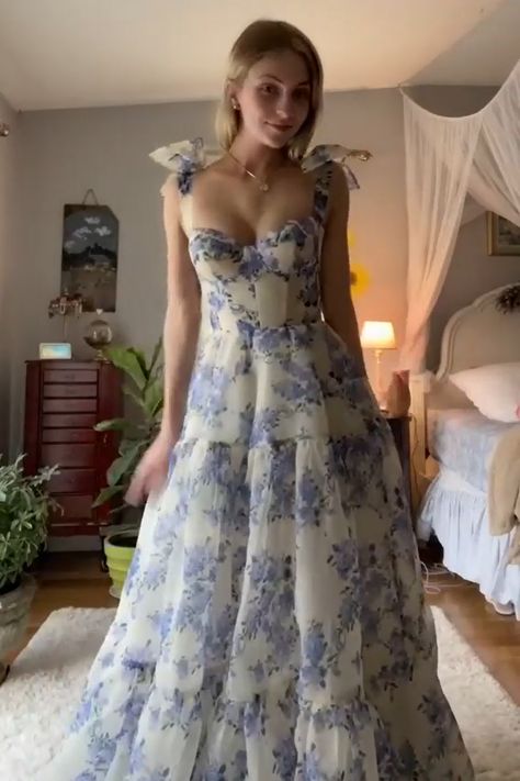 Floral Tulle Prom Dress, Formal Dress Pictures, Floral Prom Dresses, Professional Dress, Chiffon Floral, Floral Print Chiffon, Cute Prom Dresses, Long Prom Dresses, فستان سهرة