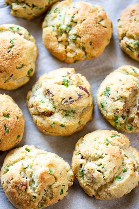 These paleo biscuits are loaded with flavor and goodies! Savory, crispy bacon crumbled and chopped fresh chives make these biscuits so addicting that you won’t want to share. They’re also crisp on the outside, fluffy inside with the perfect amount of chew. Grain free, sugar free, with a dairy-free option. Paleo Snacks Savory, Whole 30 Biscuits, Paleo Biscuits, Chive Biscuits, Paleo Running Momma, Paleo Breads, Paleo Appetizers, Grain Free Bread, Aip Paleo Recipes