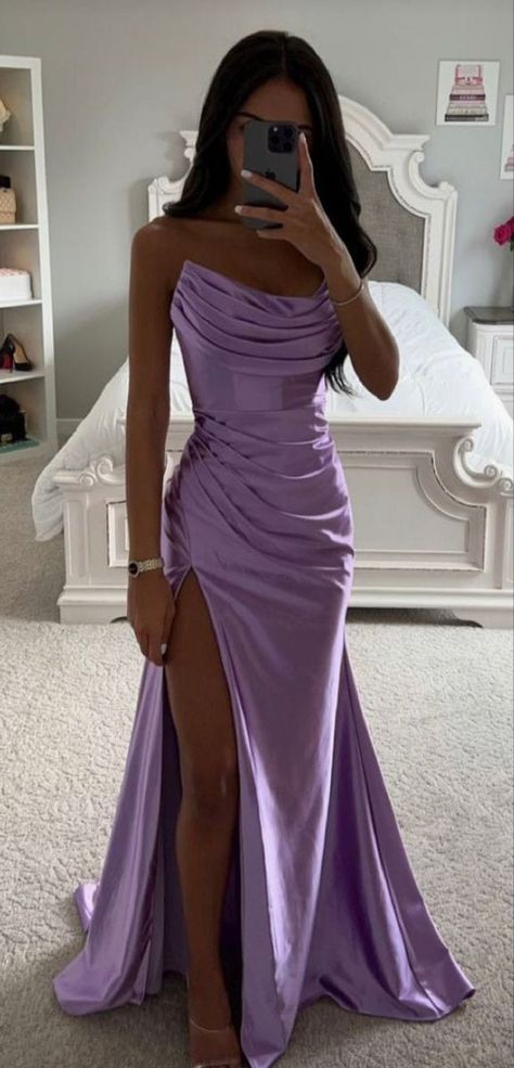 Semi Formal Purple Dress, Vestido Color Lila, Purple Dresses Formal, Dream Prom Dress, Prom Dress Inspo, Dream Prom, Stunning Prom Dresses, Junior Prom Dresses, Cute Prom Dresses