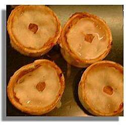 Scottish Meat Pie Recipe, Scotch Pie Recipe, Burns Dinner, Celtic Food, Traditional Scottish Food, Scottish Christmas, Scottish Dishes, Meat Pie Recipe, Scottish Food