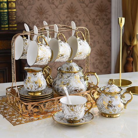 Luxury Tea, Small Coffee Cups, Afternoon Tea Set, Perfect Cup Of Tea, Ceramic Tea Set, Coffee Dessert, Coffee Cup Set, London Bus, Tea Tray