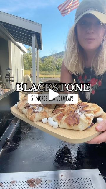 Ari Roberts on Instagram: "S’mores Crunchwraps #blackstone #smores #crunchwrap #griddle #reels #yum #recipe" Blackstone Smores, Desserts On Blackstone Griddle, Smores Crunchwrap, Blackstone Dessert Recipes, Taco Bell Copycat, Smores Dip, Blackstone Recipes, Blackstone Grill, Crunch Wrap