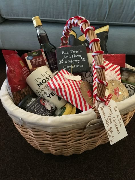 Christmas Hamper Christmas Gift Hampers Ideas For Family, Family Hamper Ideas, Snacks Hamper Ideas, Small Christmas Hamper Ideas, Christmas Hamper Ideas, Christmas Food Hampers, Xmas Hampers, Christmas Gift Hampers, Raffle Basket