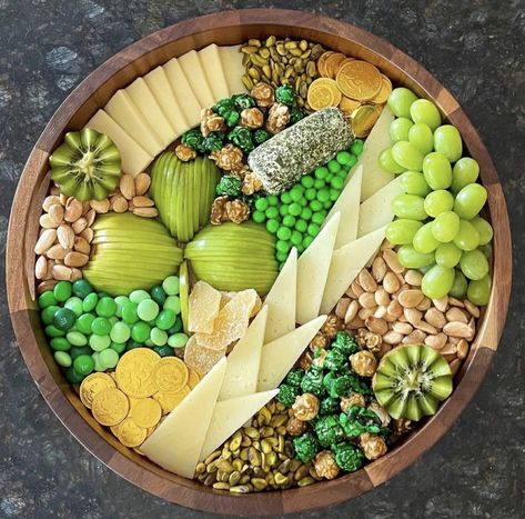 Green Grazing Board, All Green Charcuterie Board, Succulent Charcuterie Board, Mardi Gras Charcuterie Board, Green Charcuterie Board, St Patrick's Day Charcuterie Board, St Patrick Party Food, St Patricks Food, St Patrick Day Snacks