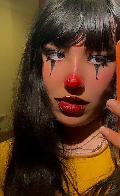 Cute Clown Makeup For Women, Circus Makeup Pretty, Red Clown Makeup, Clown Makeup Aesthetic, Girl Clown Makeup, Clown Makeup Looks, Aesthetic Clown, Clown Makeup Halloween, Cute Clown Costume