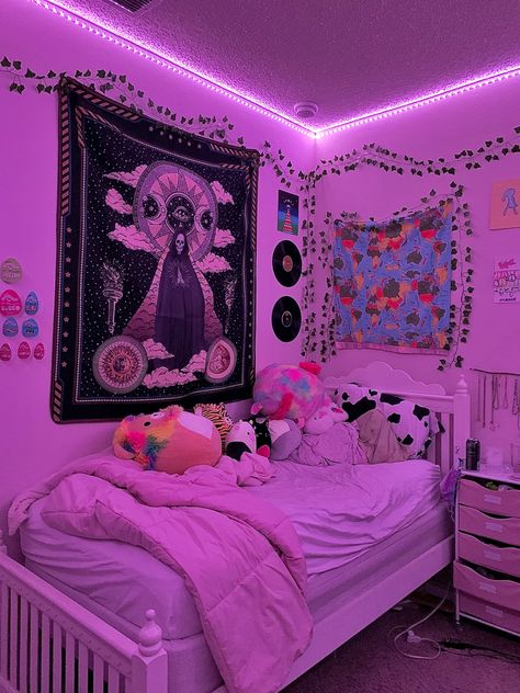 Alt Girl Room, Indie Tapestry, Alt Room Decor, Moon Black And White, Alt Room, Neon Bedroom, Cool Room Decor, Neon Room, Retro Room