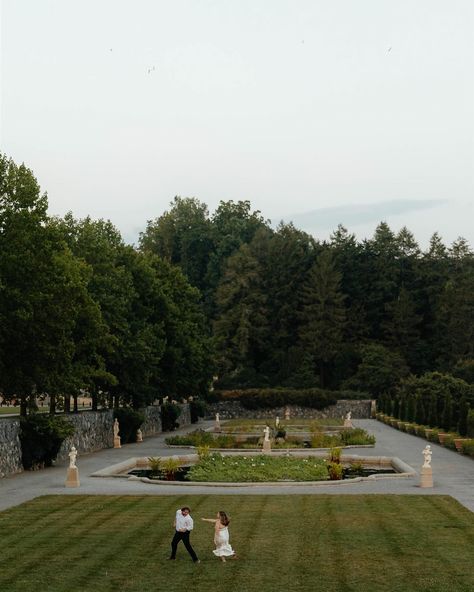 Just a few of my favorites from E + N’s engagement session! Biltmore Estate will always be a favorite of mine😍 Biltmore Estate Engagement Photos, Biltmore Engagement Photos, Biltmore Engagement, Biltmore Estate Wedding, Biltmore Wedding, Biltmore Estate, Engagement Pics, Estate Wedding, Vow Renewal