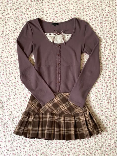 Feminine Mini Skirt Outfit, Milkmaid Outfit Aesthetic, Outfits With Checkered Skirt, Checkered Skirt Outfits, Checkered Mini Skirt Outfit, Final Girl Aesthetic Outfits, Shoujo Protagonist Outfit, 2000s Autumn Outfits, Shoujo Aesthetic Outfits