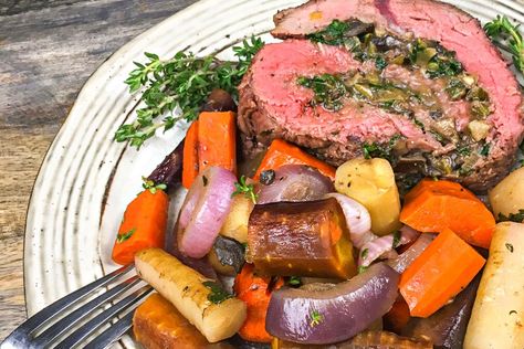 Stuffed Beef Tenderloin, Beef Tenderloin Recipe, Stuffed Beef, Mushroom Filling, Smoked Pork Tenderloin, Beef Tenderloin Recipes, Beef Tenderloin Roast, Recipe Spinach, Beef Wraps