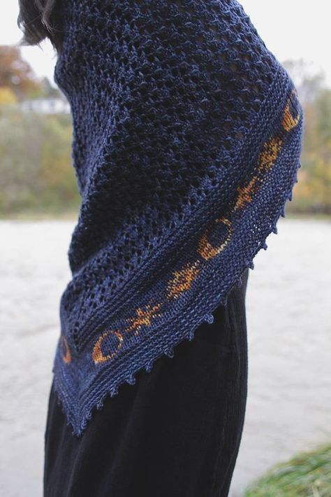 Wool Crochet Projects, Hippie Shawl, Shawl Embroidery, Star Shawl, Crochet Shawl Pattern, Knit Shawls, Poncho Crochet, Fest Outfits, Diy Vetement