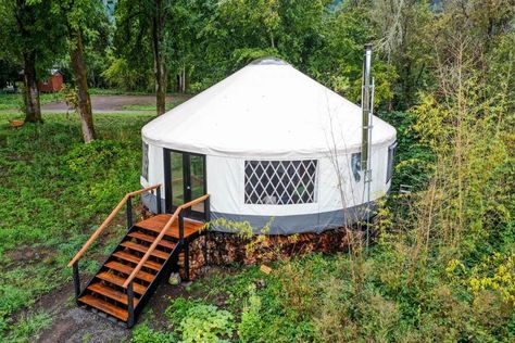 Modern Yurt, Building A Yurt, Marvel Youtube, Yurt Home, Yurt Living, Yurt Tent, Live Big, Modern Tiny House, Cargo Van