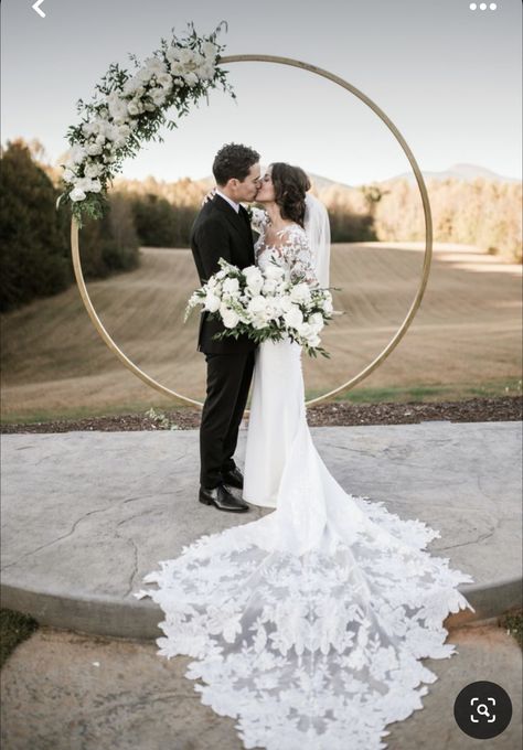 Wedding Arch Half Circle, Round Wedding Altar, Circular Floral Arch Wedding, Gold Circle Arch With Flowers, Circle Arches For Weddings, Simple Alter Decor, Wedding Arch Minimalist, Circle Wedding Arch With Drape, Wedding Circle Arch Ideas