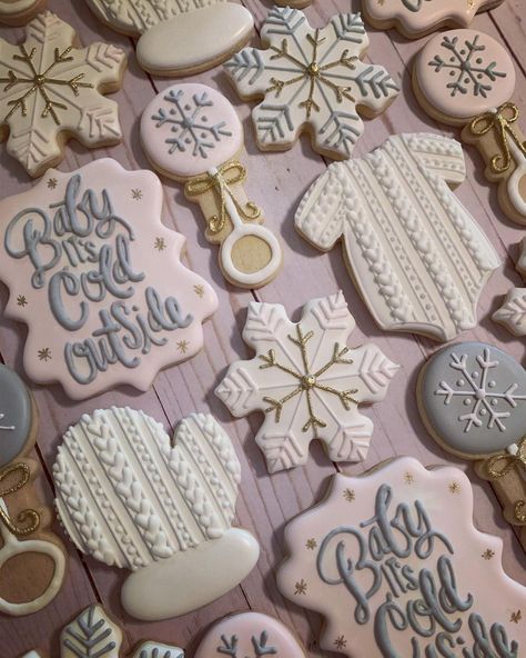 Beth on Instagram: “Baby girl, it’s cold outside. ❄️ Loved making these cookies for a goooorgeous, winter baby shower. ⠀⠀⠀⠀⠀⠀⠀⠀⠀⠀⠀⠀ ⠀⠀⠀⠀⠀⠀⠀⠀⠀⠀⠀⠀ ⠀⠀⠀⠀⠀⠀⠀⠀⠀⠀⠀⠀…” December Baby Shower Ideas, January Baby Shower, Winter Baby Shower Themes, Winter Shower, Snowflake Baby Shower, December Baby, Winter Wonderland Baby Shower, White Baby Showers