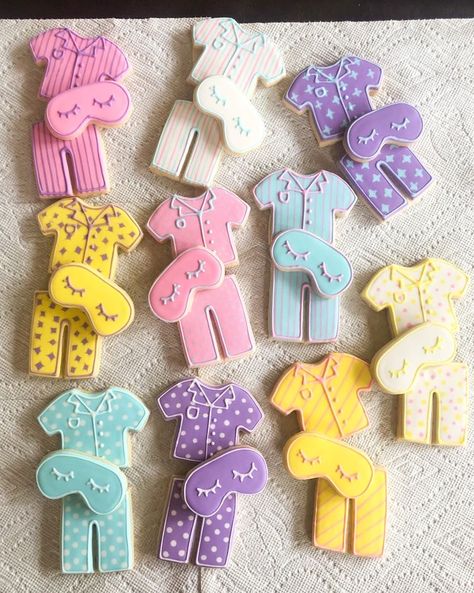 Pajama Party Cookies Decorated, Slumber Party Cookies Decorated, Pajama Party Cake Ideas, Sleepover Party Cake, Sleepover Cookies Decorated, Pajama Cookies Decorated, Princess Pajama Party, Pajama Party Cookies, Pajama Party Cake