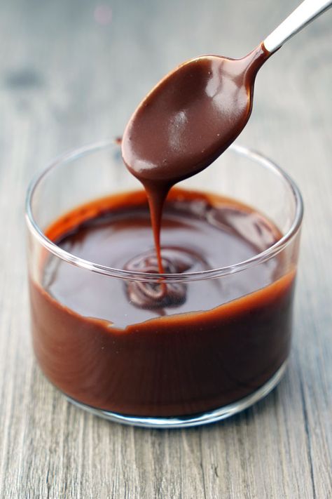 Chocolate Sauce Recipe, Chocolate Syrup Recipes, Hot Chocolate Sauce, Homemade Chocolate Sauce, Chocolate Sauce Recipes, Chocolate Dipping Sauce, Dessert Sauce, Fried Ice Cream, Dipping Sauces Recipes