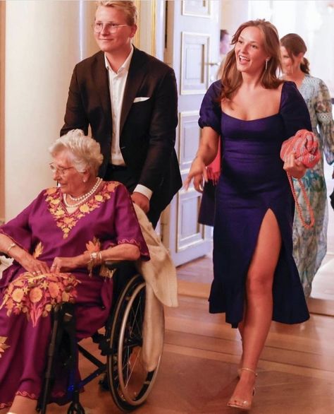 Norwegian Royalty, Ingrid Alexandra, Royal Family Pictures, Royal Dresses, Royal House, Blue Bloods, Princess Style, Crown Princess, Old Money