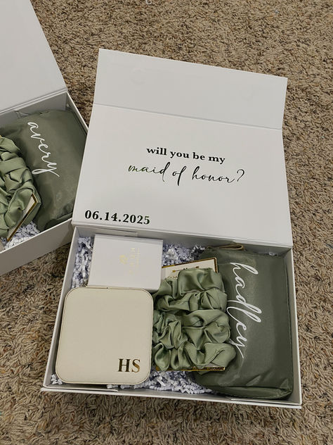 Maid Of Honor Box Ideas Diy, Sage Green Bridesmaid Boxes, Will You Be My Maid Of Honor Box Ideas, Maid Of Honor Proposal Box Ideas, Will You Be My Maid Of Honor Ideas, Maid Of Honor Proposal Box Diy, Maid Of Honor Box Ideas, Bridal Proposal Ideas, Maid Of Honor Gift Ideas