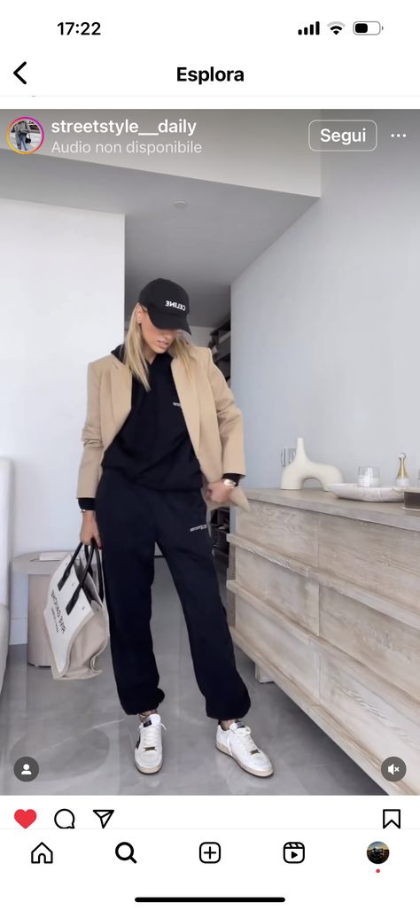 Jogger And Blazer Outfit, Blazer And Joggers Outfit, Blazer Hoodie, Jogging Outfit, Outfit Primavera, Joggers Outfit, Blazer Outfits, Jogging, Blazer