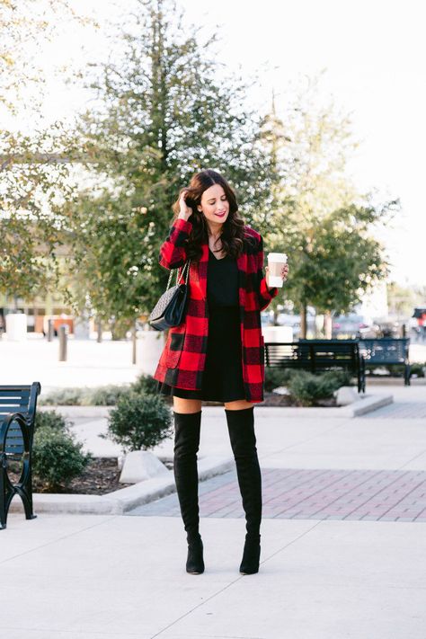 Red Plaid Jacket Outfit, Red Plaid Outfits For Women, Red Plaid Coat Outfit, Red And Black Flannel Outfit, Red Plaid Dress Outfit, Plaid Cardigan Outfit, Outfit Color Combinations, Red Plaid Outfit, Plaid Coat Outfit