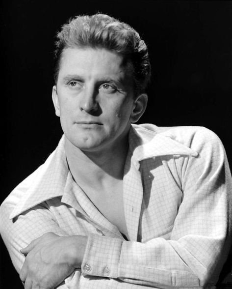 Screen legend Kirk Douglas has died / Twitter Photo Star, Septième Art, Kirk Douglas, Hollywood Men, Classic Movie Stars, Hollywood Icons, Actrices Hollywood, Hollywood Legends, Stanley Kubrick