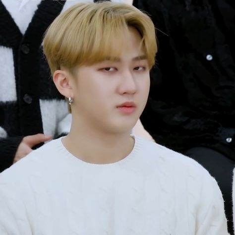 side eye LMAO Eyes Meme, Filipino Funny, Text Memes, Side Eye, Skz In Cute, Kids Icon, Homeless Children, Kpop Memes, Reaction Pictures