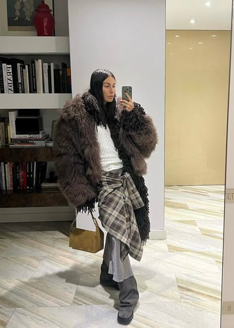 Italian Fashion Winter, Fur Street Style, Giorgia Tordini, Gilda Ambrosio, Street Style Aesthetic, The Attico, Street Fashion Men Streetwear, Winter Chic, Street Style Trends