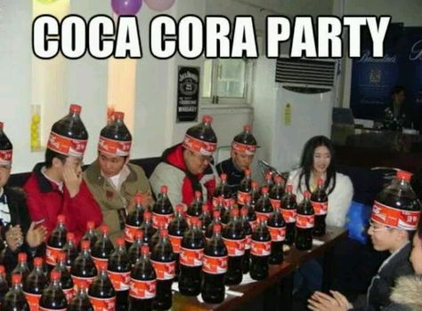 Coca Cola Party, Justin Bieber Jokes, American Funny Videos, Bizarre Pictures, Indian Funny, Funny Couples, Awkward Moments, Funny Graphics, Funny Cartoons