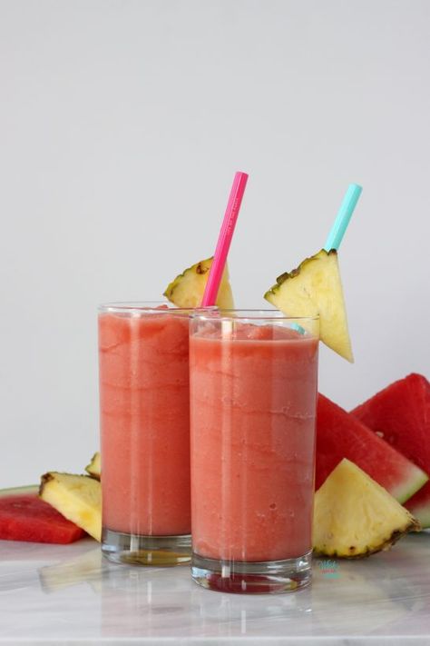 Pineapple Watermelon Refresher made in the Vitamix Watermelon Pineapple Drink, Pineapple And Watermelon Smoothie, Pineapple Watermelon Smoothie, Watermelon And Pineapple Juice, Pinapple Smoothie Recipes, Watermelon Refresher, Watermelon And Pineapple, Watermelon Smoothie Recipes, Nutribullet Smoothies