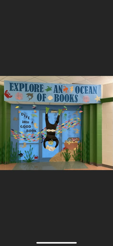 Reading Reef Classroom Ocean Themes, Ocean Library Display, Ocean Book Fair Theme, Under The Sea Library Theme, Library Ocean Theme, Spring Book Fair Themes, Book Fair Theme Ideas, Under The Sea Book Fair, Bookfair Themes