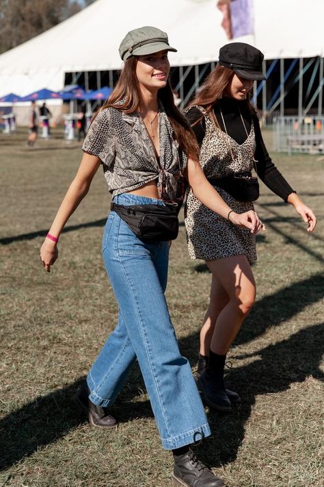 The best street style from Splendour in the Grass 2019 - Vogue Australia Festival Outfits Winter, Cold Festival Outfit, Glastonbury Festival Fashion, Casual Festival Outfit, Black Festival Outfit, Winter Festival Outfit, Rave Party Outfit, Festival Outfit Inspo, Festival Outfit Inspiration