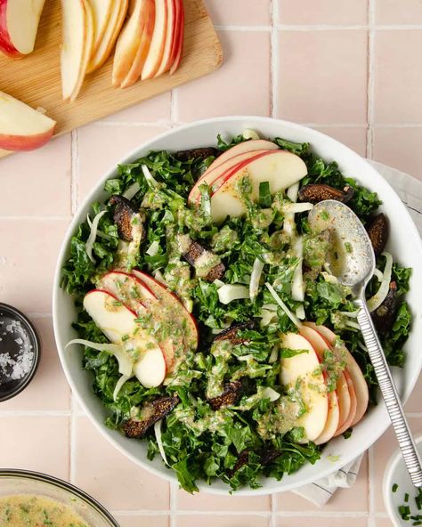 Fennel And Apple Salad, Cheese Empanadas, Fig Salad, Massaged Kale, Salad Meal Prep, Hearty Salads, Fennel Salad, Apple Salad, Dried Figs